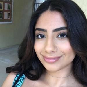 Meet your Posher, Dalia